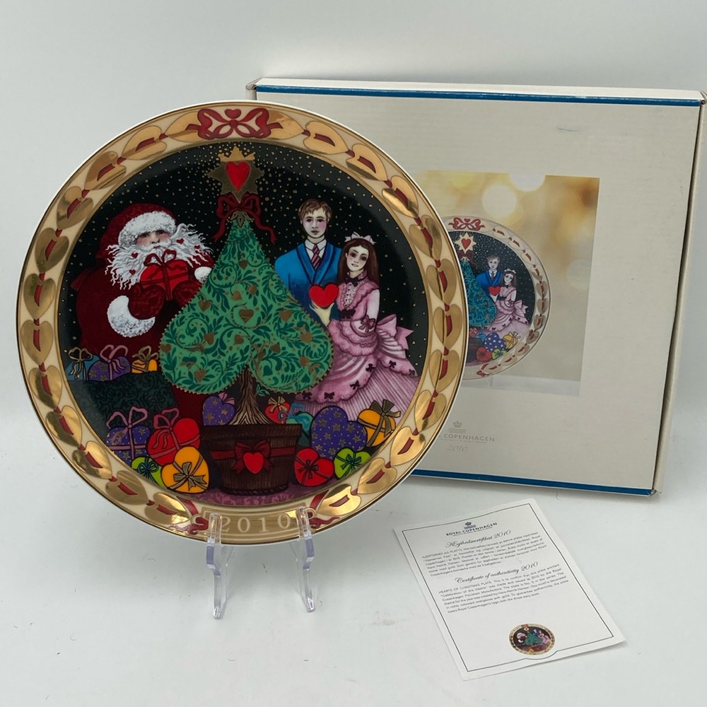 Royal Copenhagen 2010 Celebration of the Hearts Christmas Plate